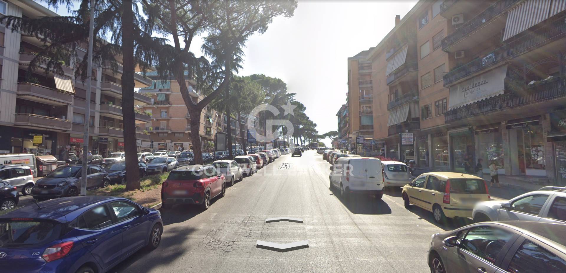 Locale commerciale in vendita a Roma, Talenti