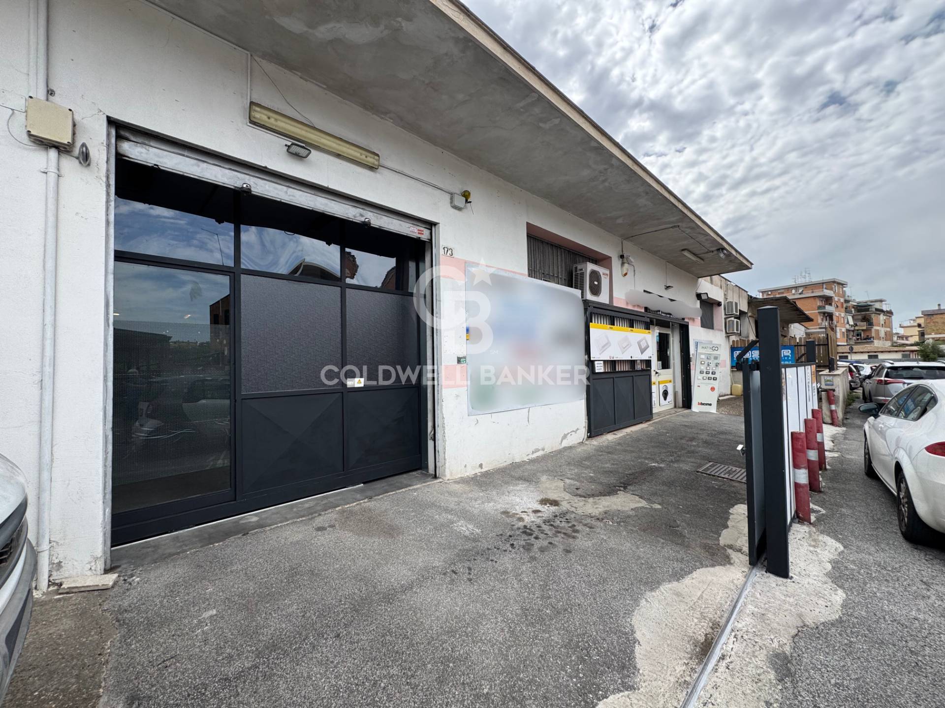 Locale commerciale in vendita a Roma, Tor Bella Monaca