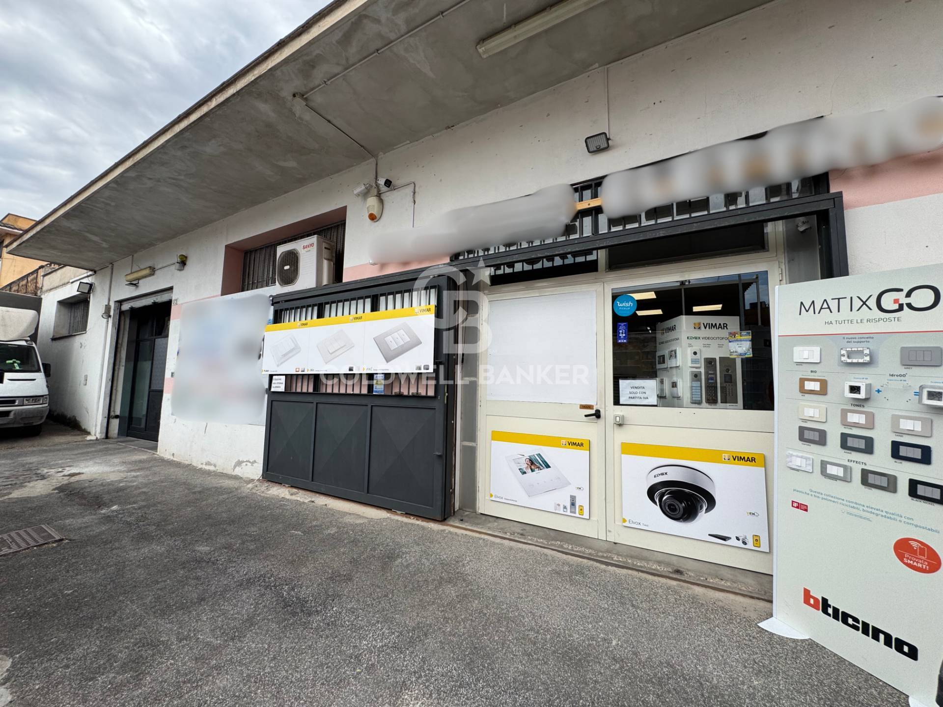 Locale commerciale in vendita a Roma, Tor Bella Monaca