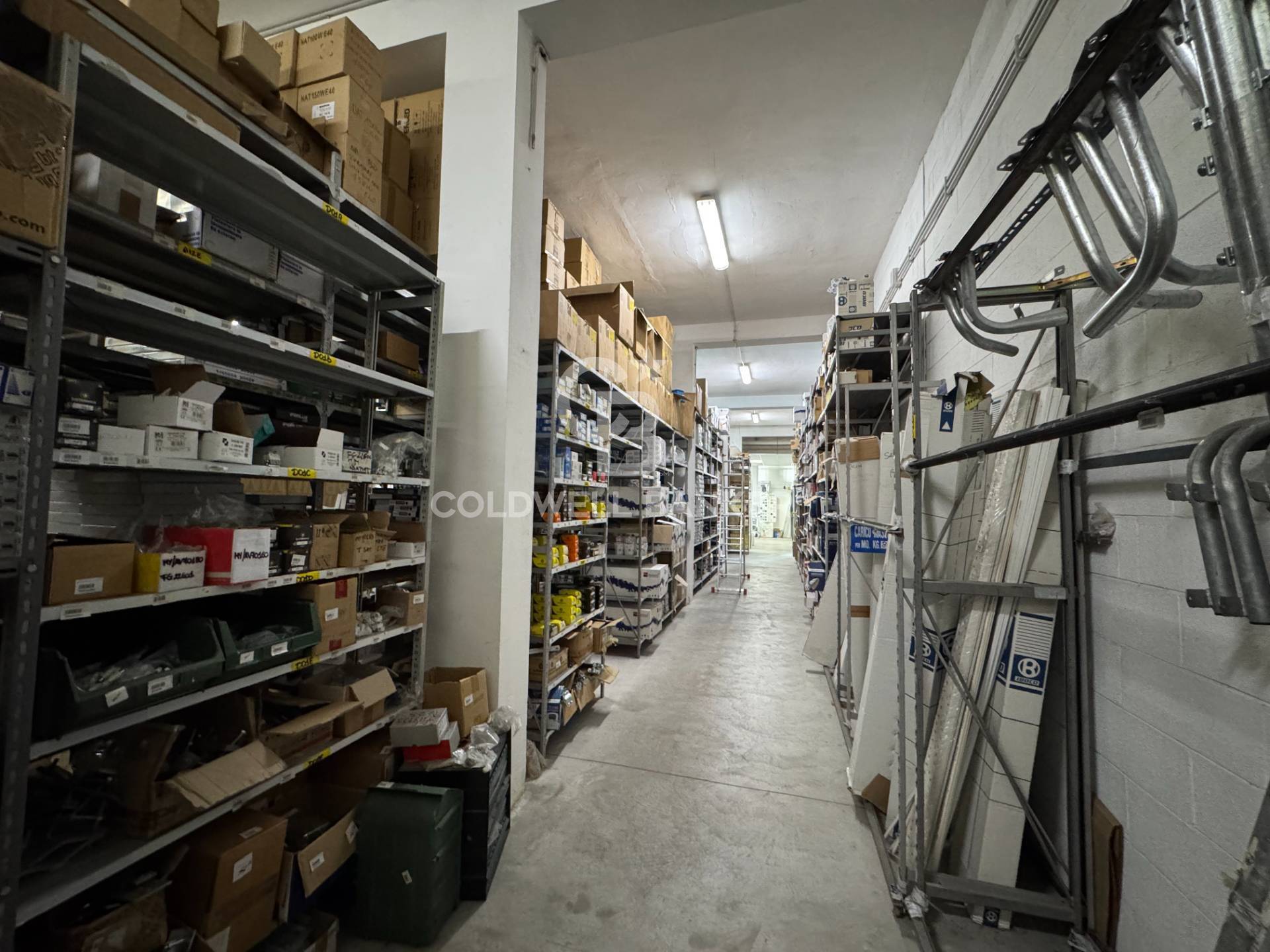 Locale commerciale in vendita a Roma, Tor Bella Monaca