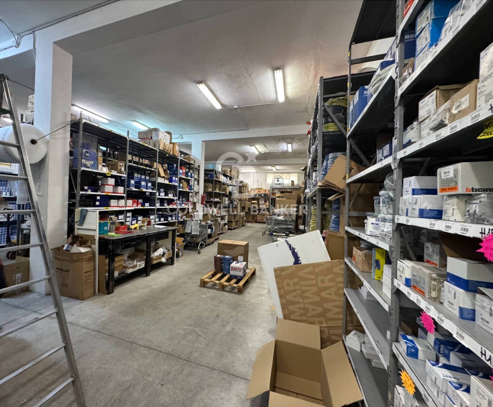 Locale commerciale in vendita a Roma, Tor Bella Monaca