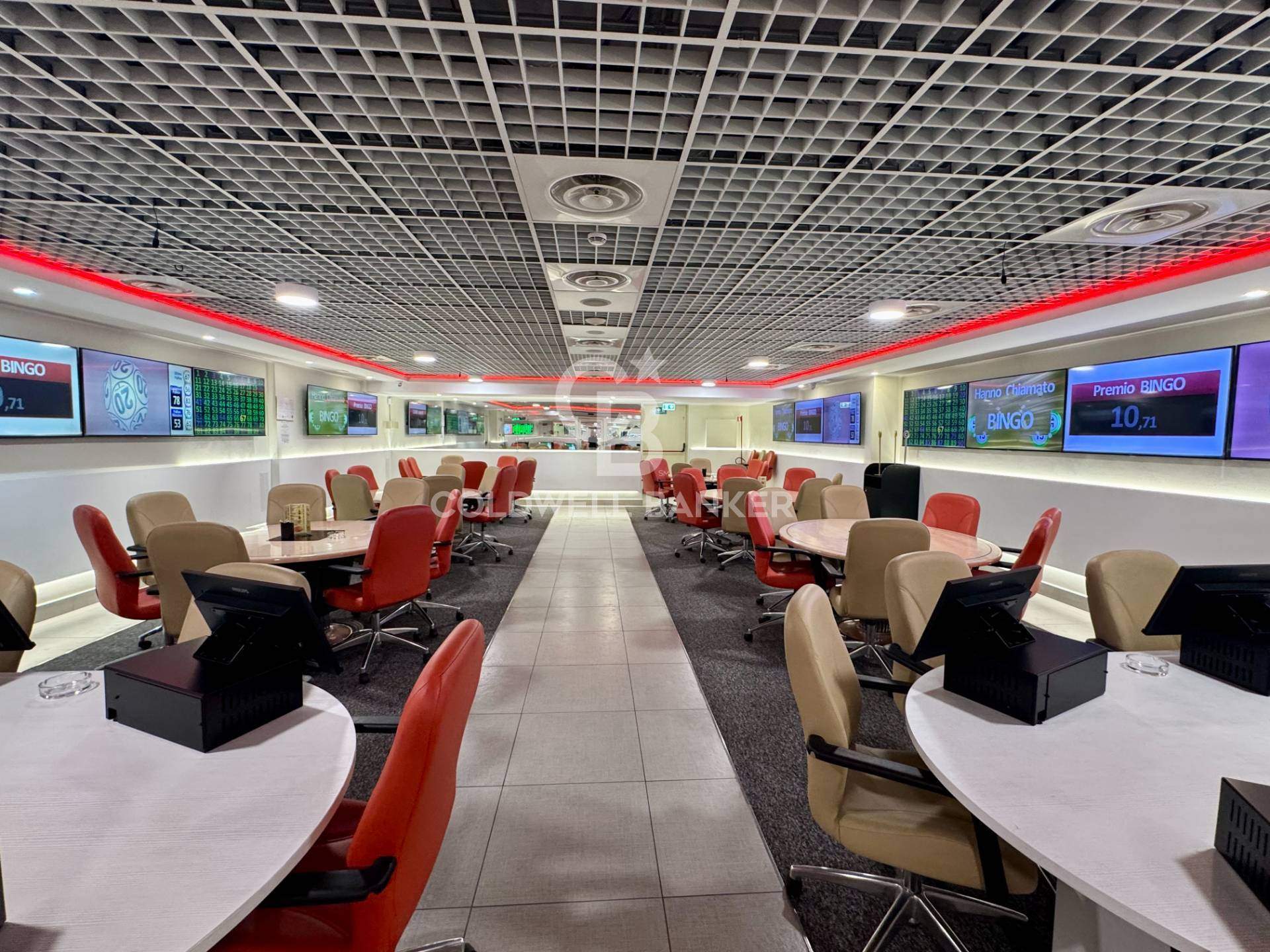 Locale commerciale in affitto a Roma, Finocchio