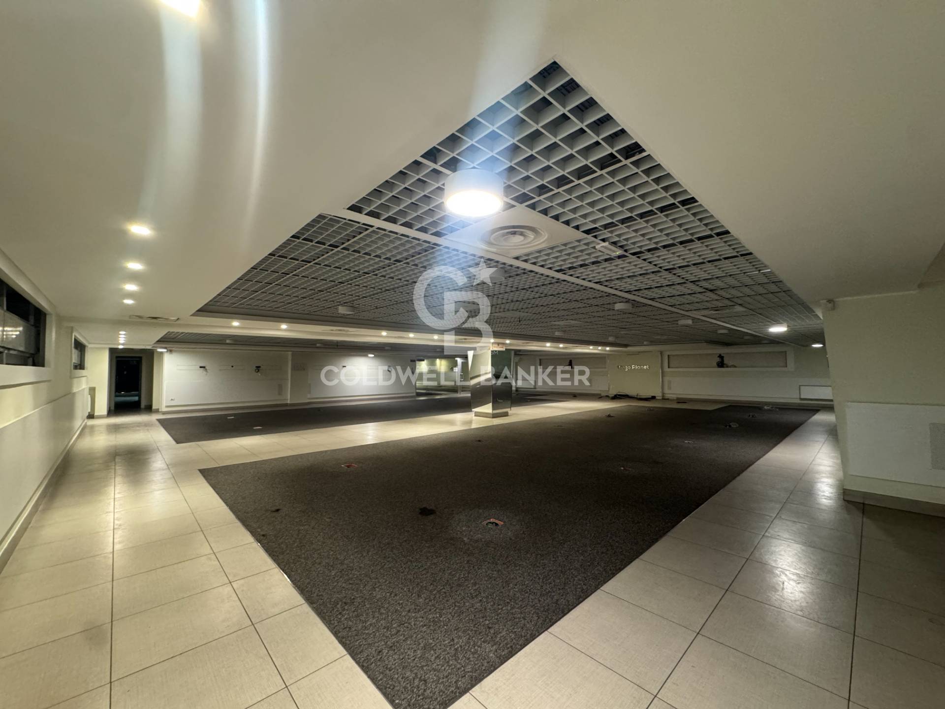 Locale commerciale in affitto a Roma, Finocchio