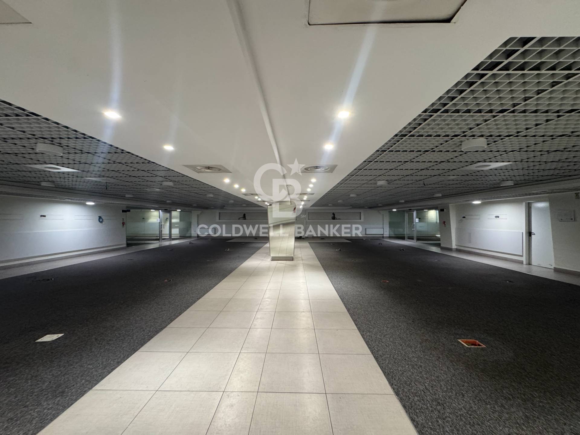 Locale commerciale in affitto a Roma, Finocchio