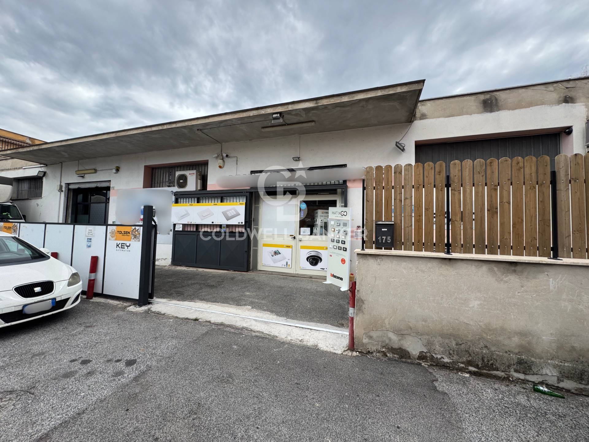 Locale commerciale in vendita a Roma, Tor Bella Monaca