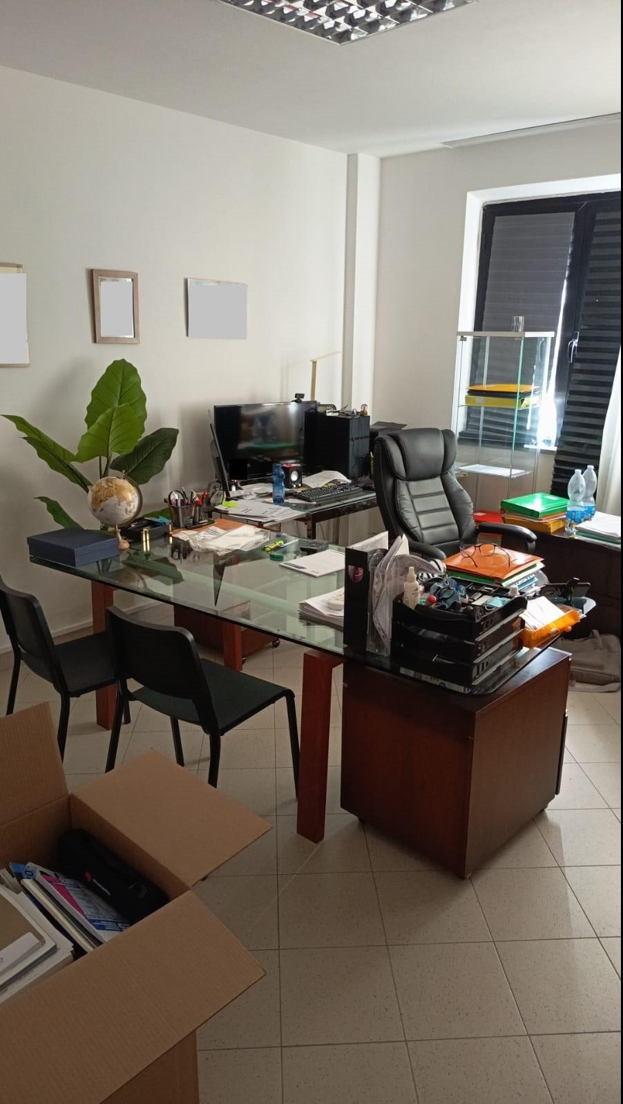 Ufficio in affitto a Cascina