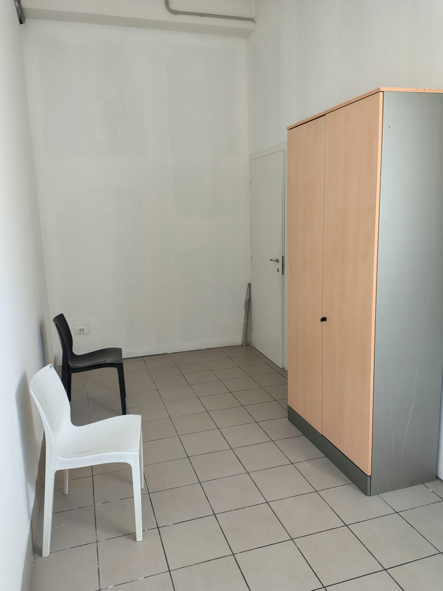 Ufficio in affitto a Cascina