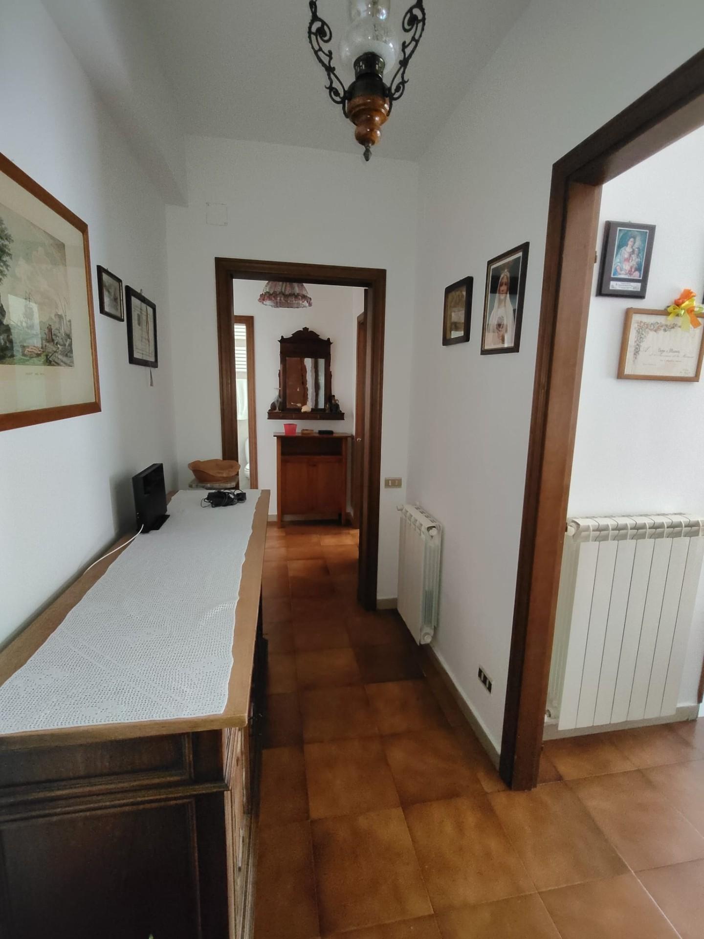 Trilocale con terrazzo a Cascina