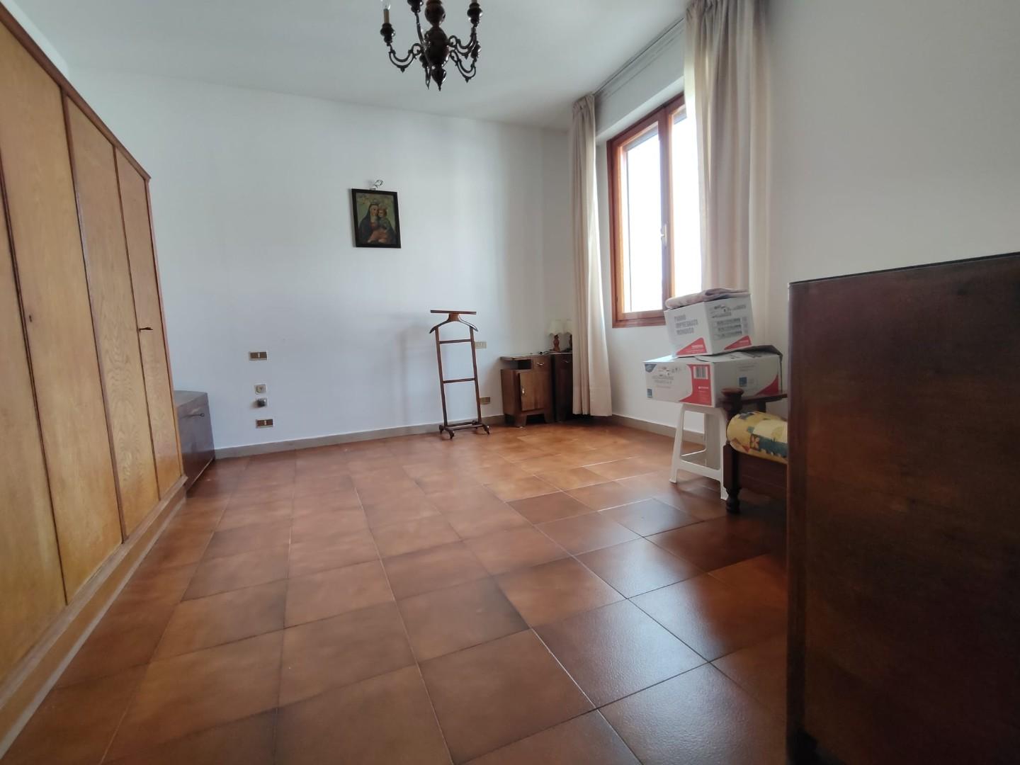 Trilocale con terrazzo a Cascina