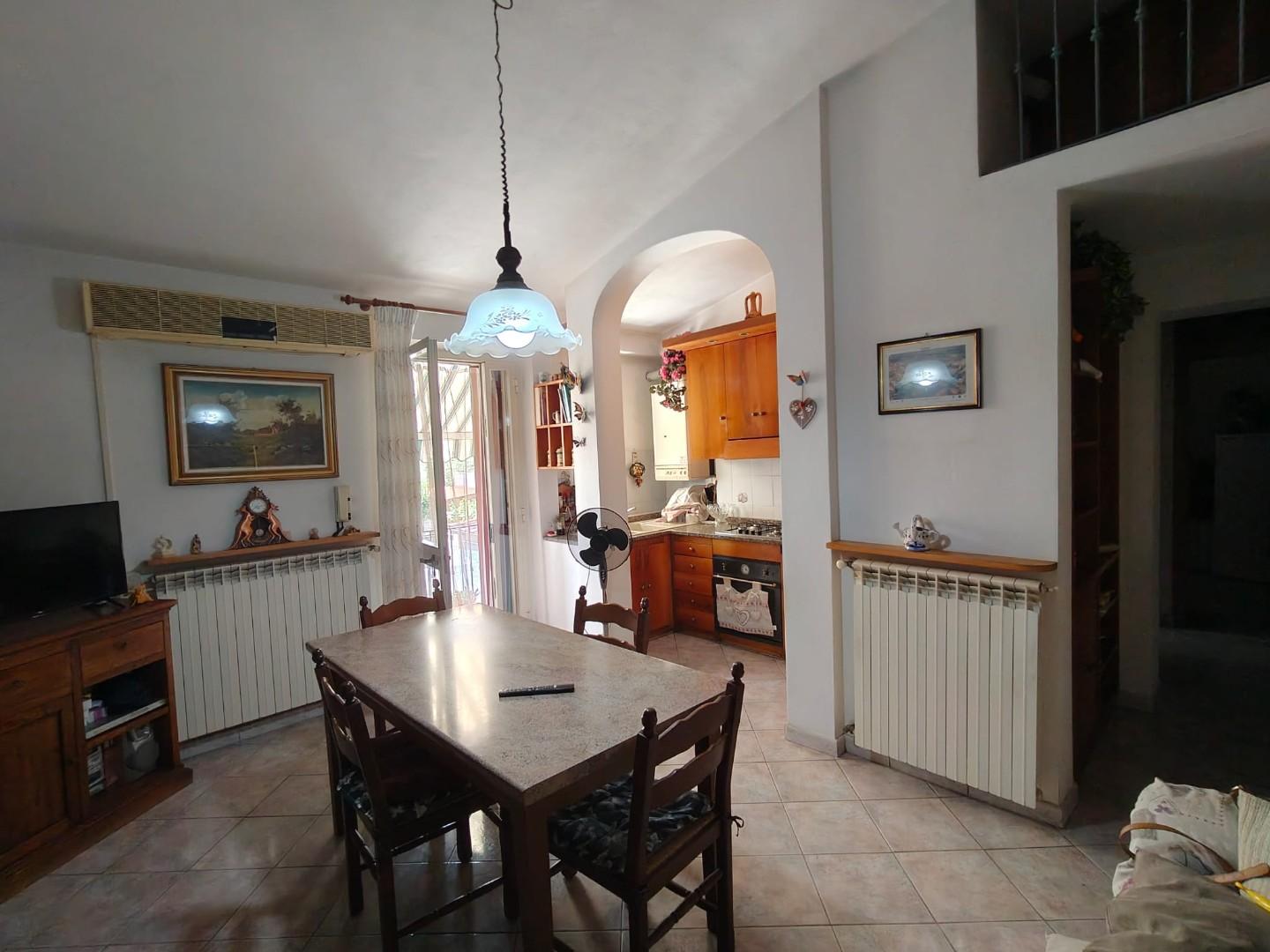 Trilocale con terrazzo a Cascina