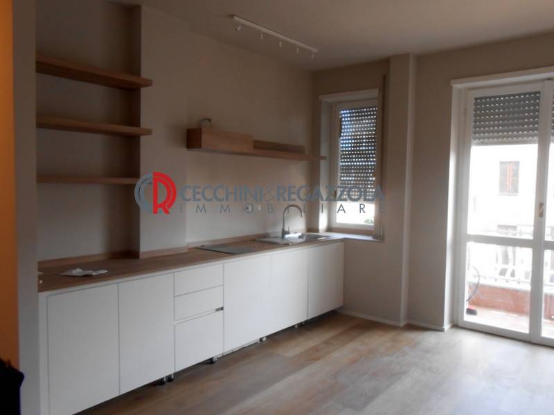 Appartamento in affitto a Milano, Testi