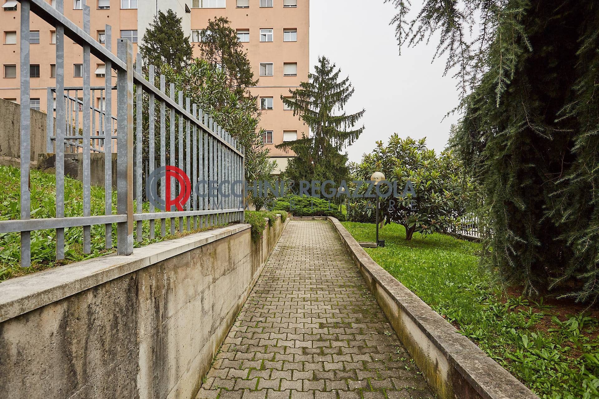 Box o garage in vendita a Milano, Novara
