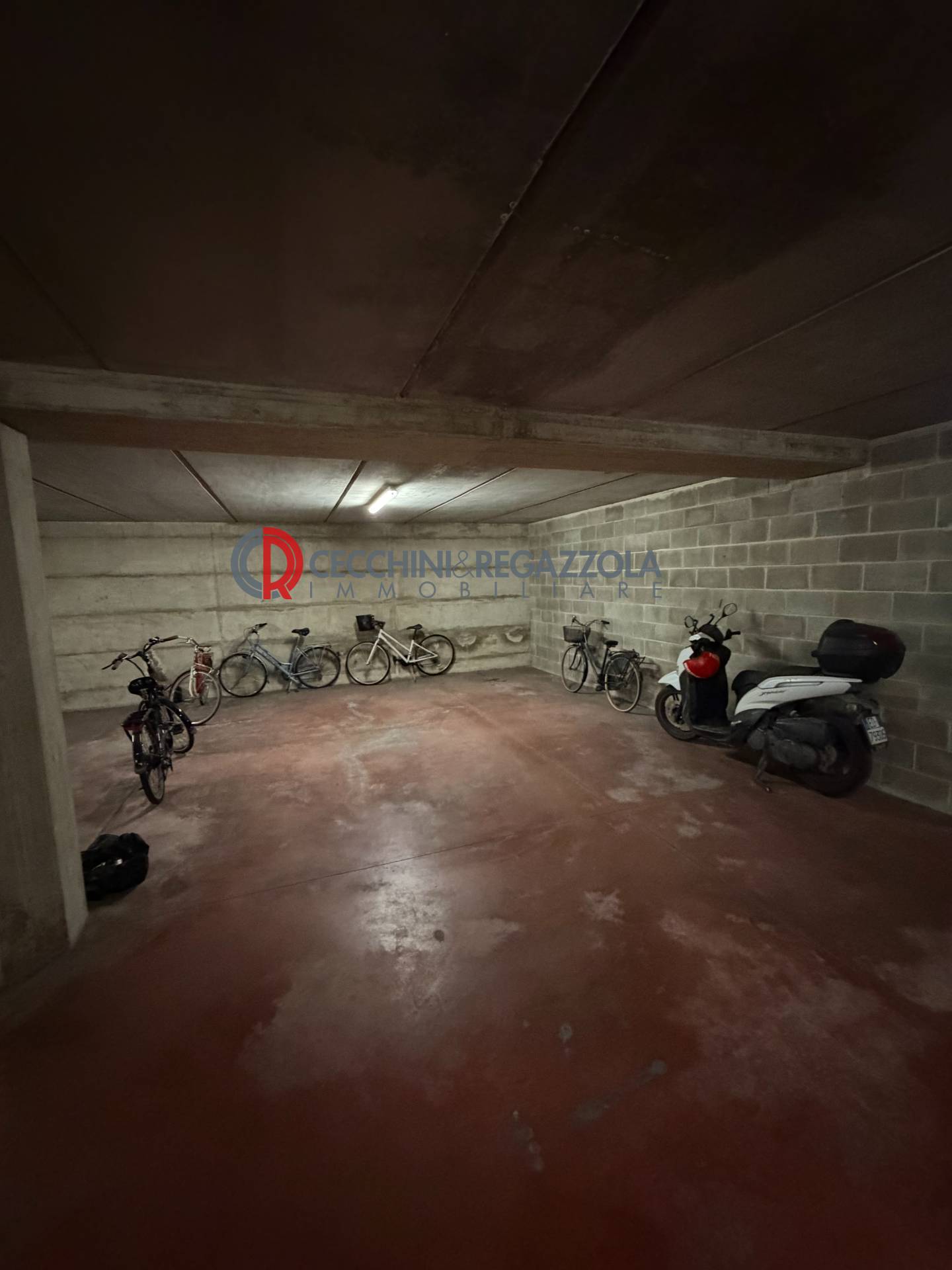 Posto auto coperto in vendita a Milano