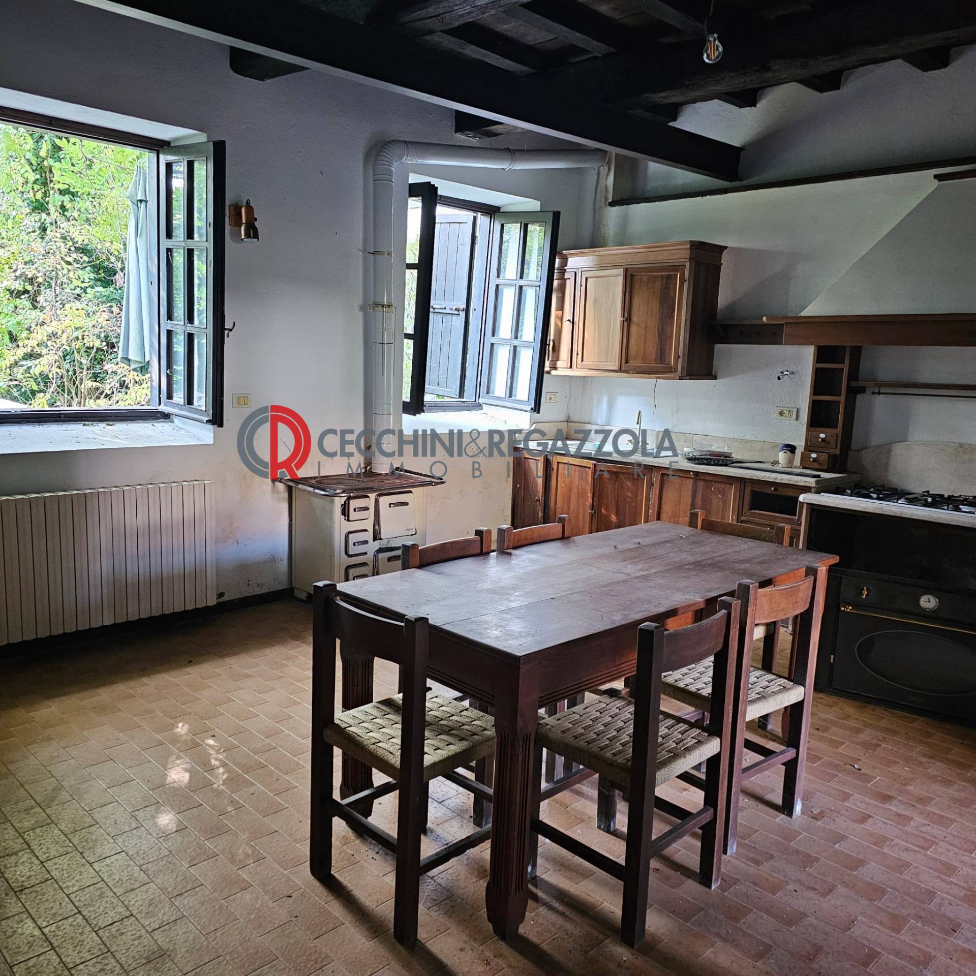 Casale con giardino e terreno in vendita a Fontaneto d'Agogna