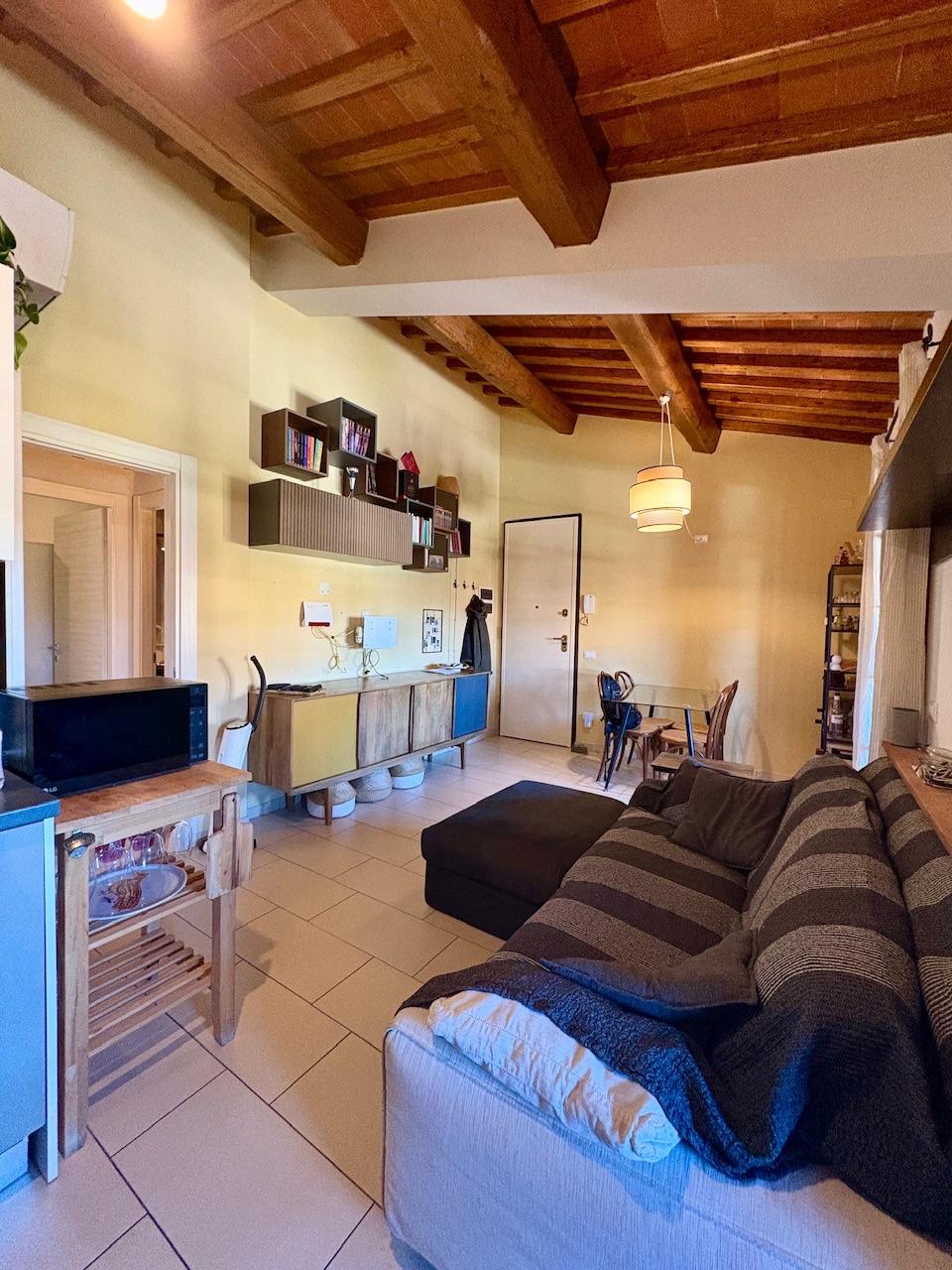 Trilocale arredato in affitto, Calcinaia fornacette