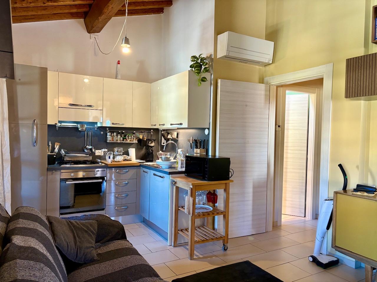 Trilocale arredato in affitto, Calcinaia fornacette