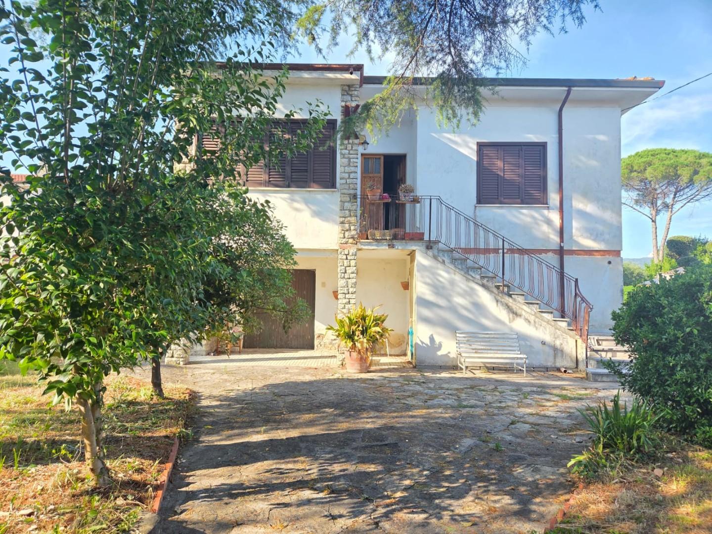 Villa con giardino, Cascina titignano