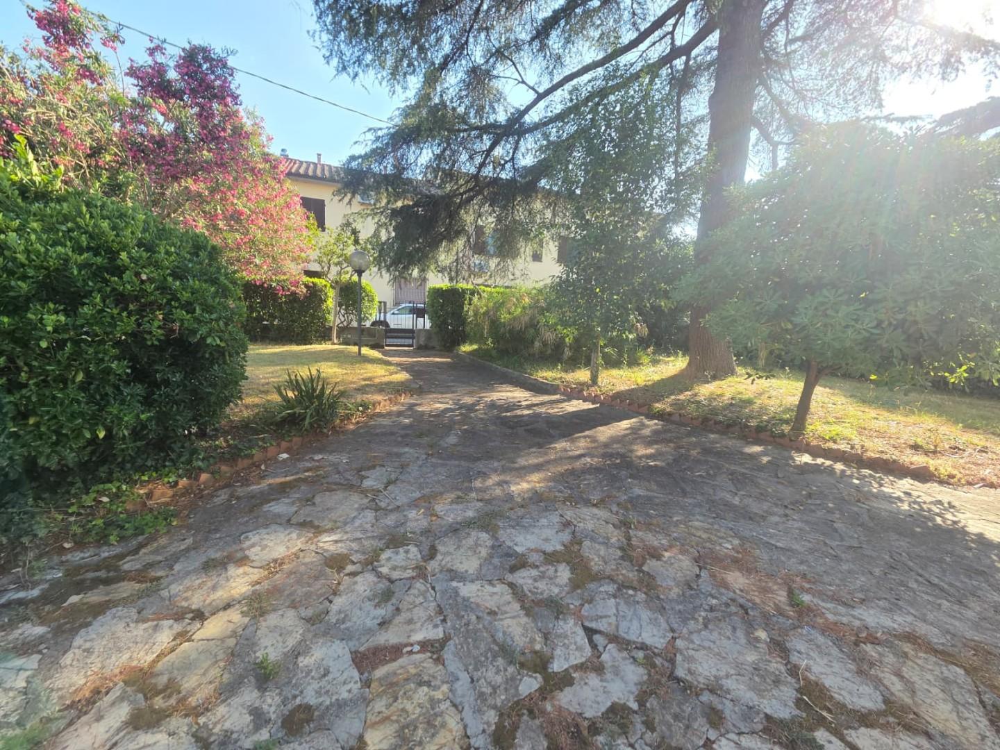 Villa con giardino, Cascina titignano