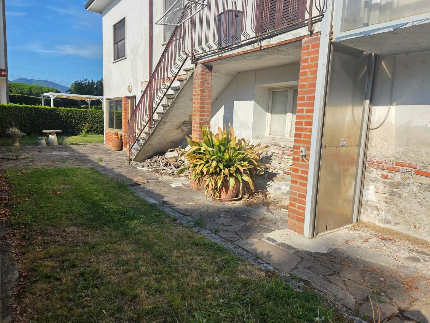 Villa con giardino, Cascina titignano
