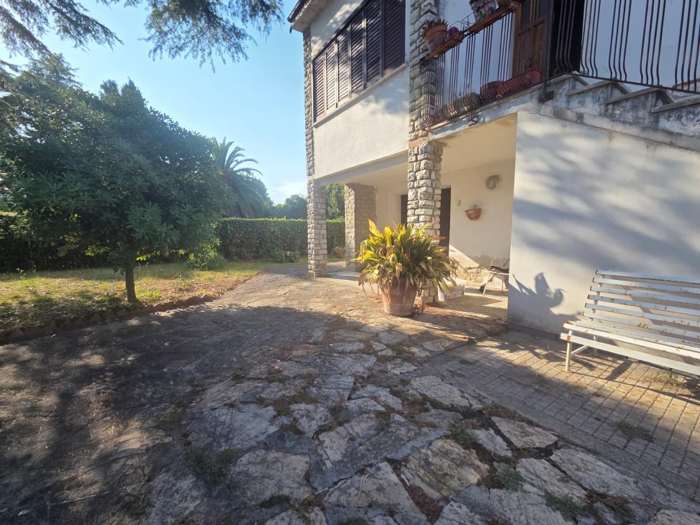 Villa con giardino, Cascina titignano
