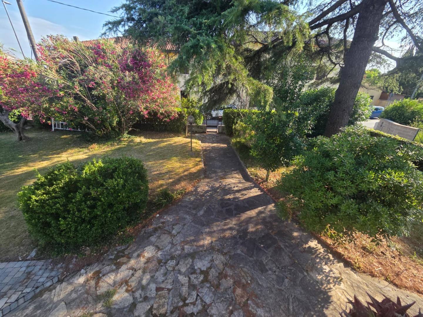 Villa con giardino, Cascina titignano