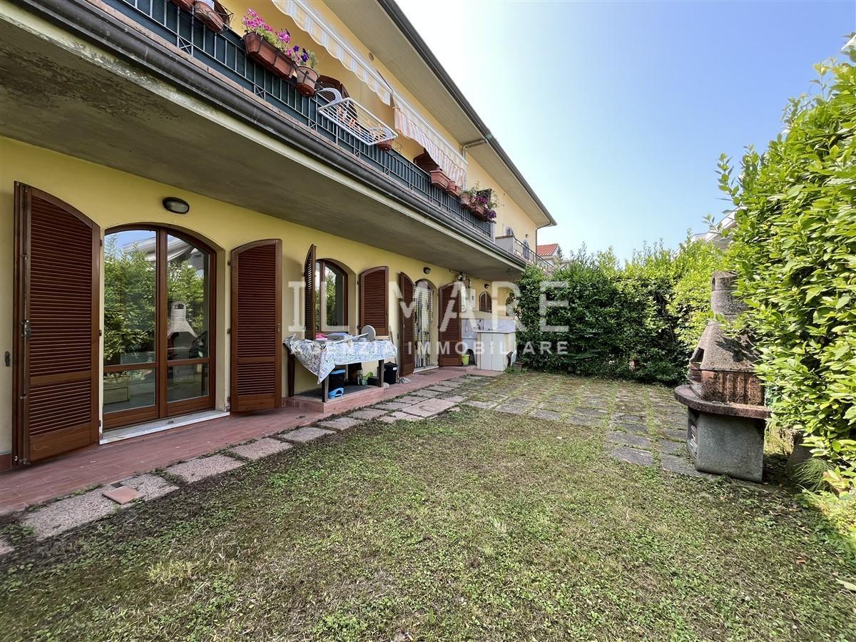 Appartamento con giardino, Massa marina di
