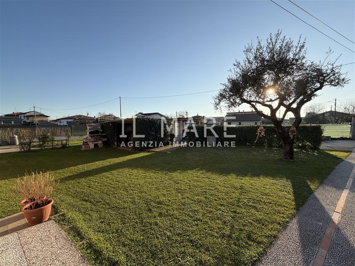 Casa indipendente con giardino, Massa alteta