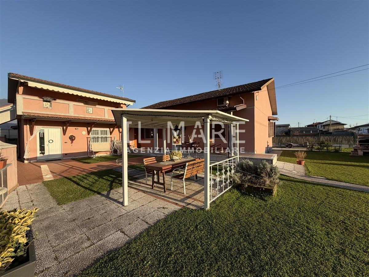 Casa indipendente con giardino, Massa alteta