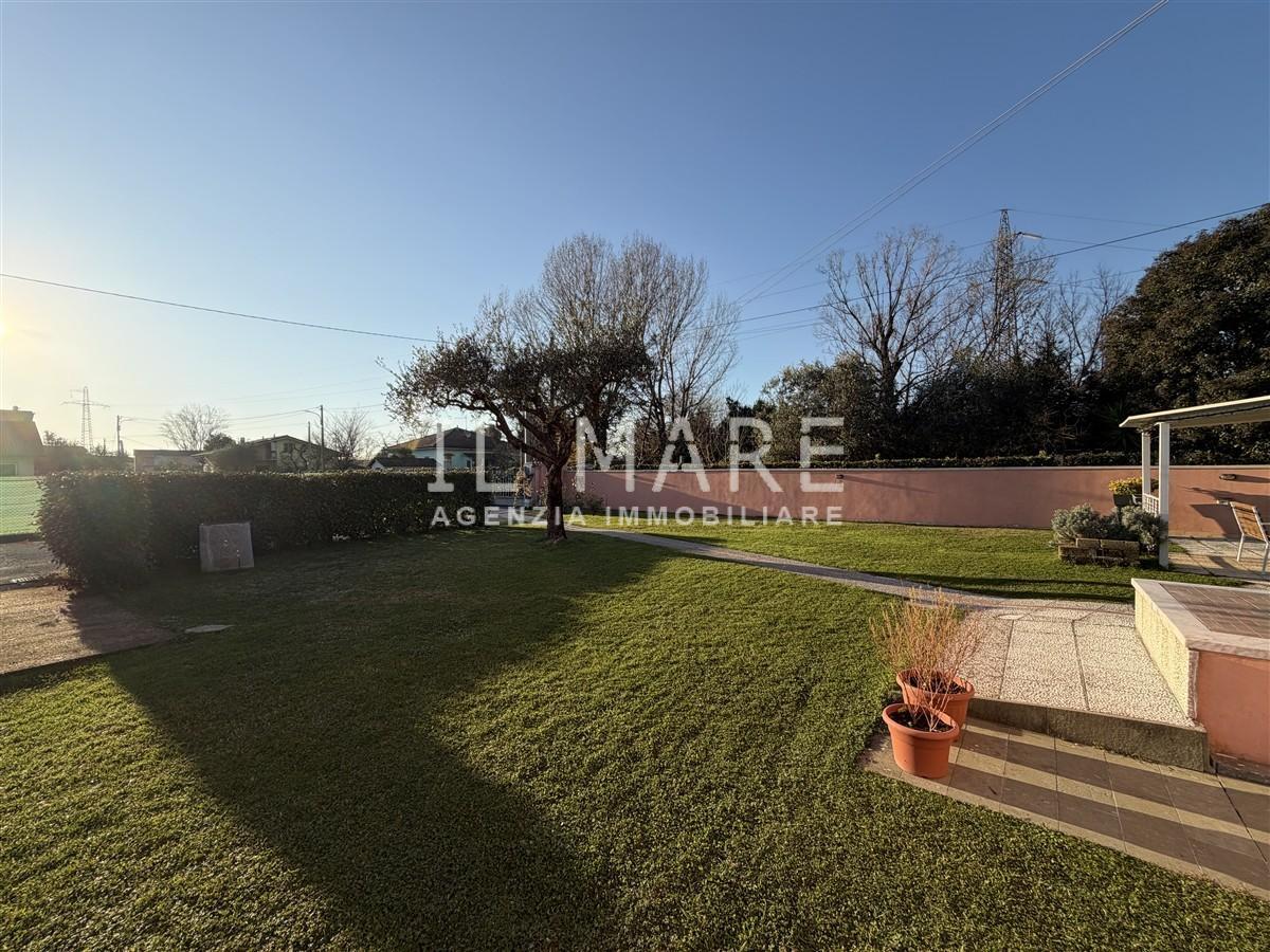Casa indipendente con giardino, Massa alteta