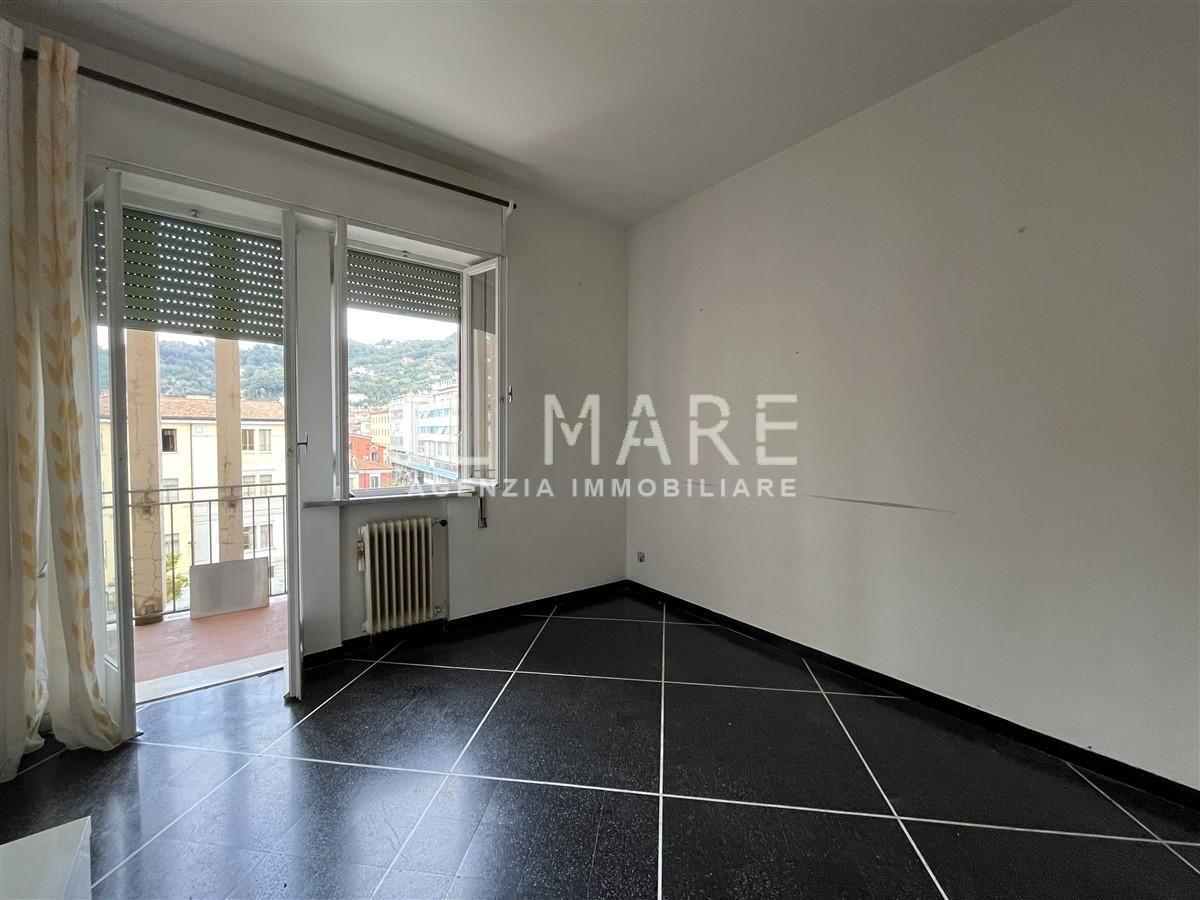 Trilocale in vendita, Massa centro