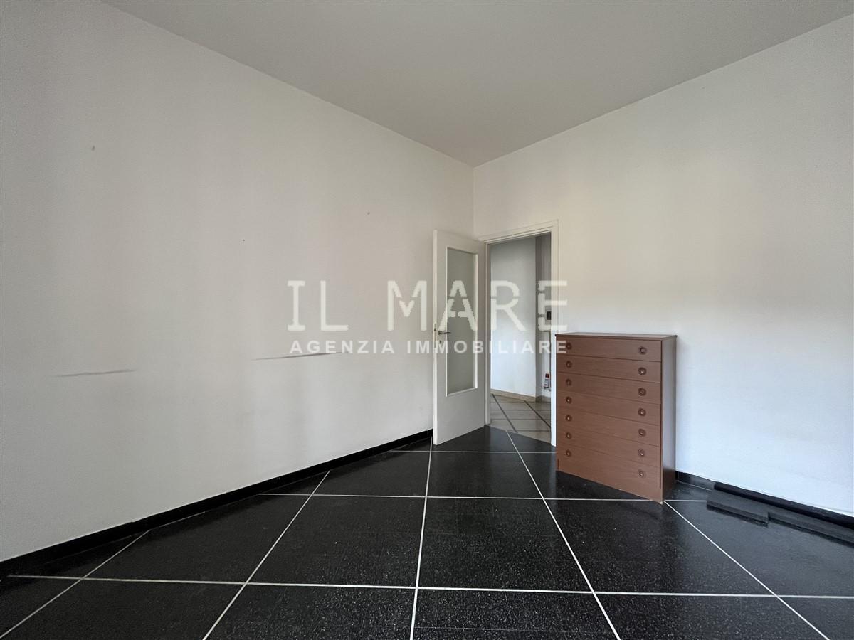 Trilocale in vendita, Massa centro