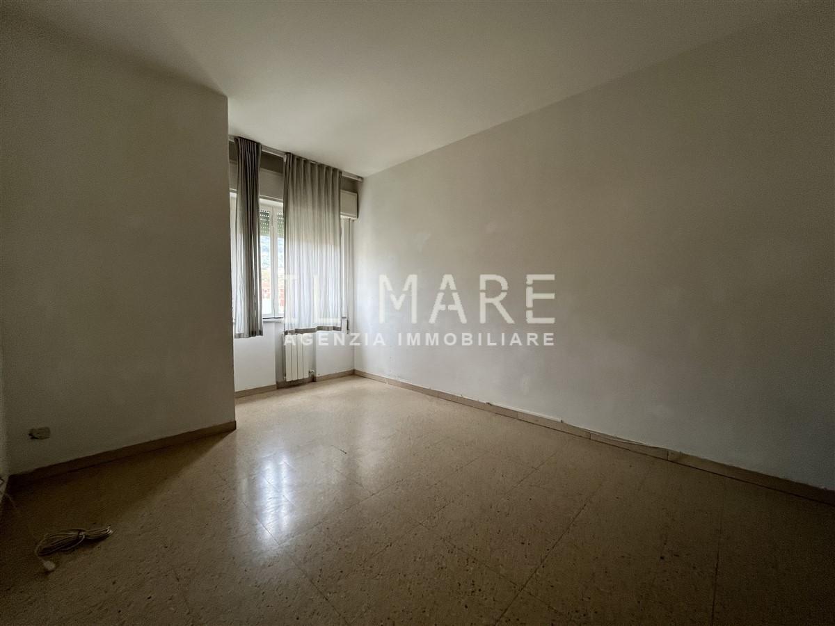 Trilocale in vendita, Massa centro