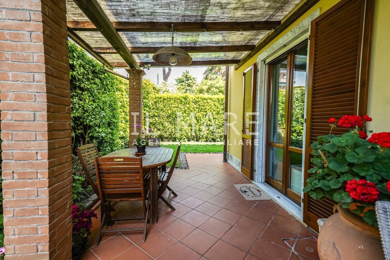 Villa con terrazzi, Massa ronchi