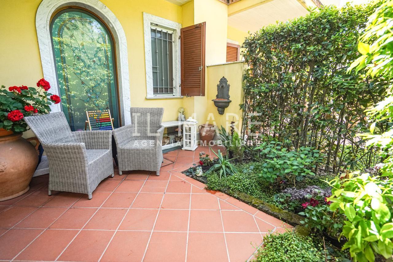 Villa con terrazzi, Massa ronchi