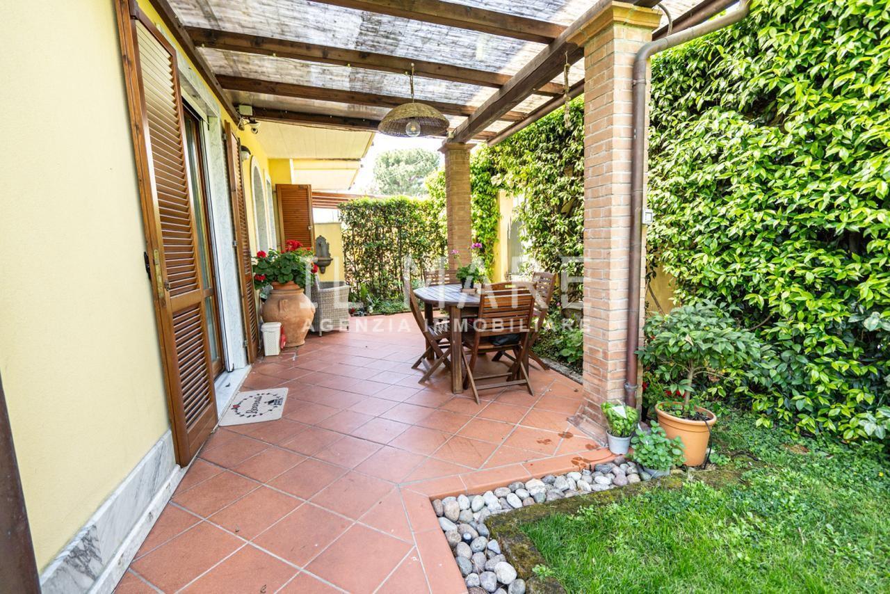 Villa con terrazzi, Massa ronchi