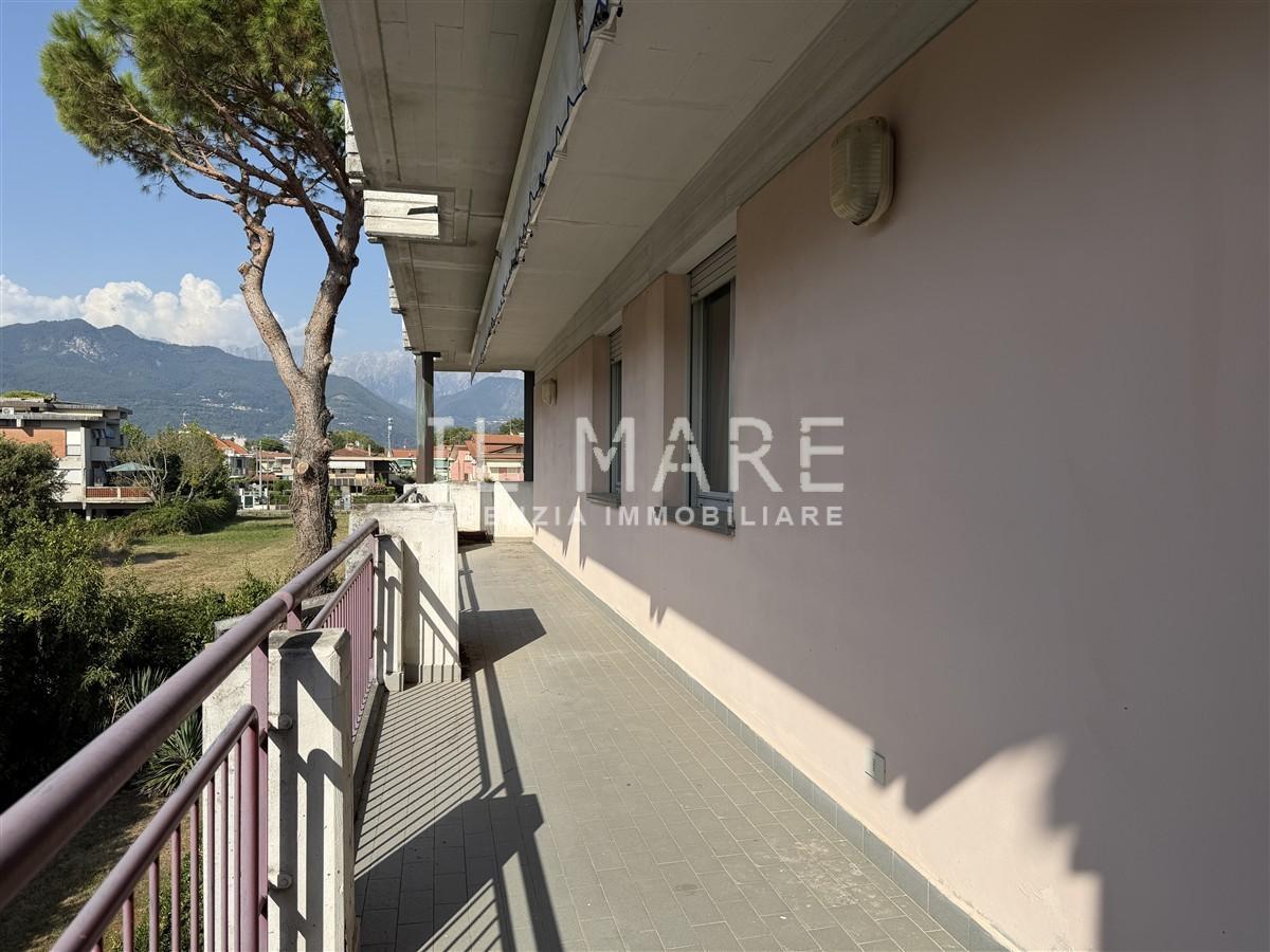 Appartamento con terrazzo, Massa marina di