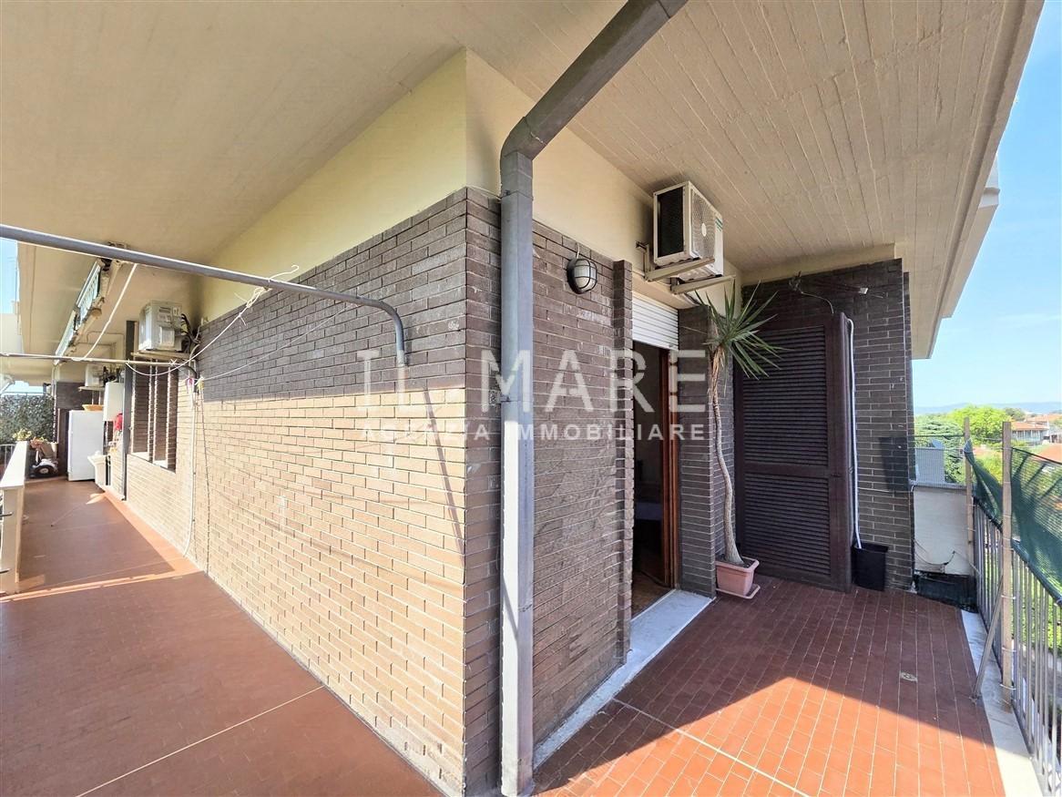 Appartamento con terrazzo, Massa zona viali