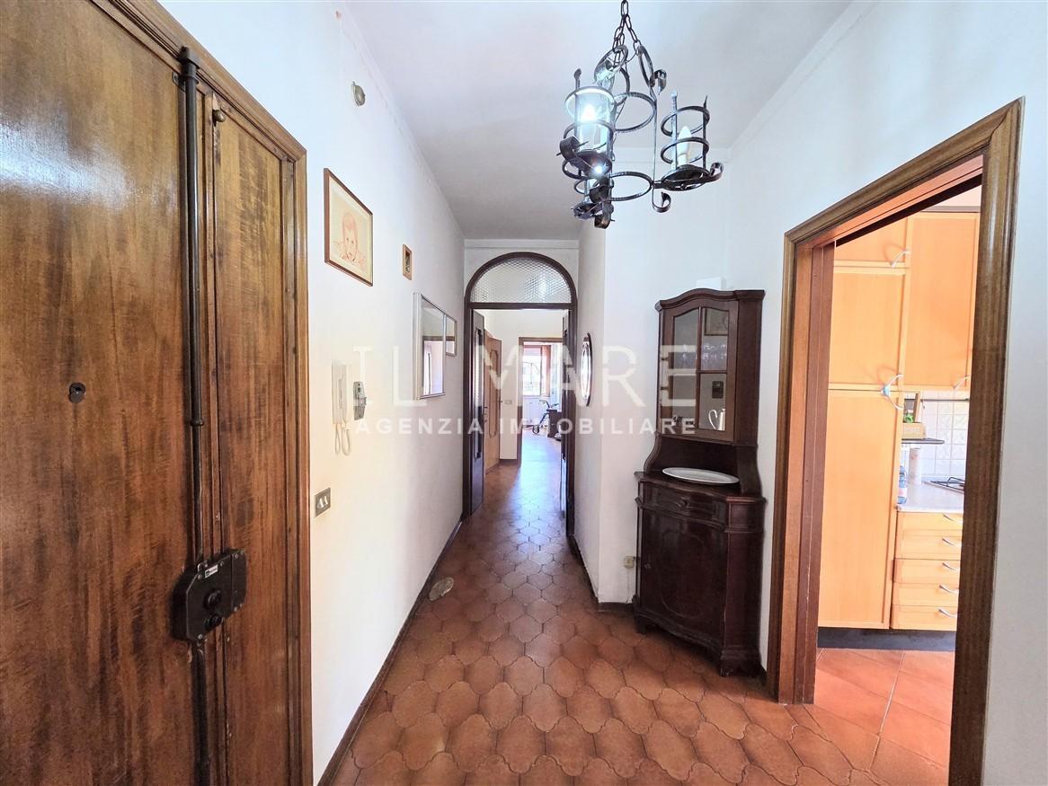 Appartamento con terrazzo, Massa zona viali