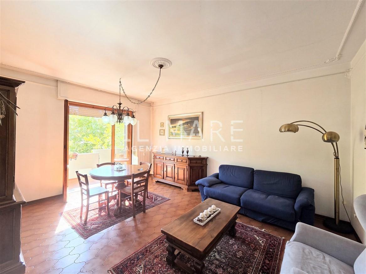 Appartamento con terrazzo, Massa zona viali