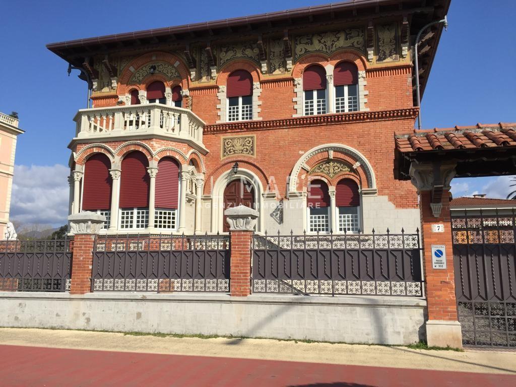 Villa in vendita, Massa marina di