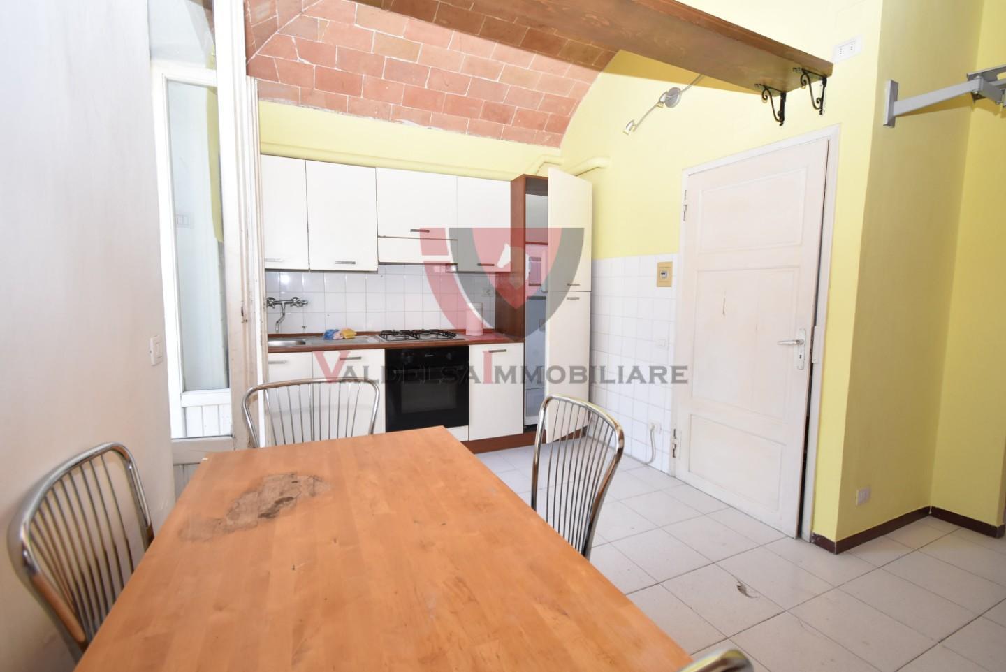 Monolocale con terrazzo a Colle di Val d'Elsa