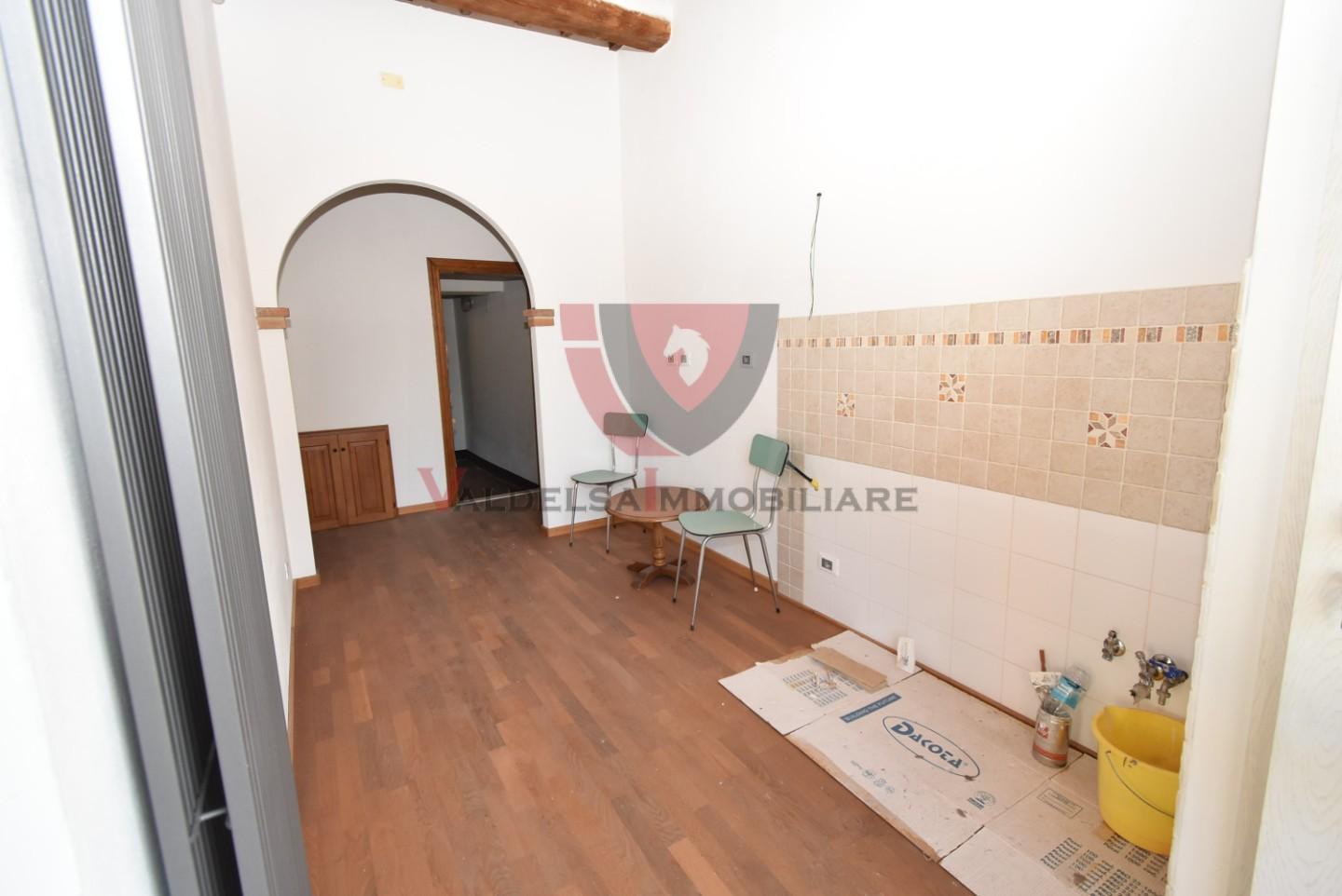 Bilocale ristrutturato, Colle di Val d'Elsa zona centro,colle bassa