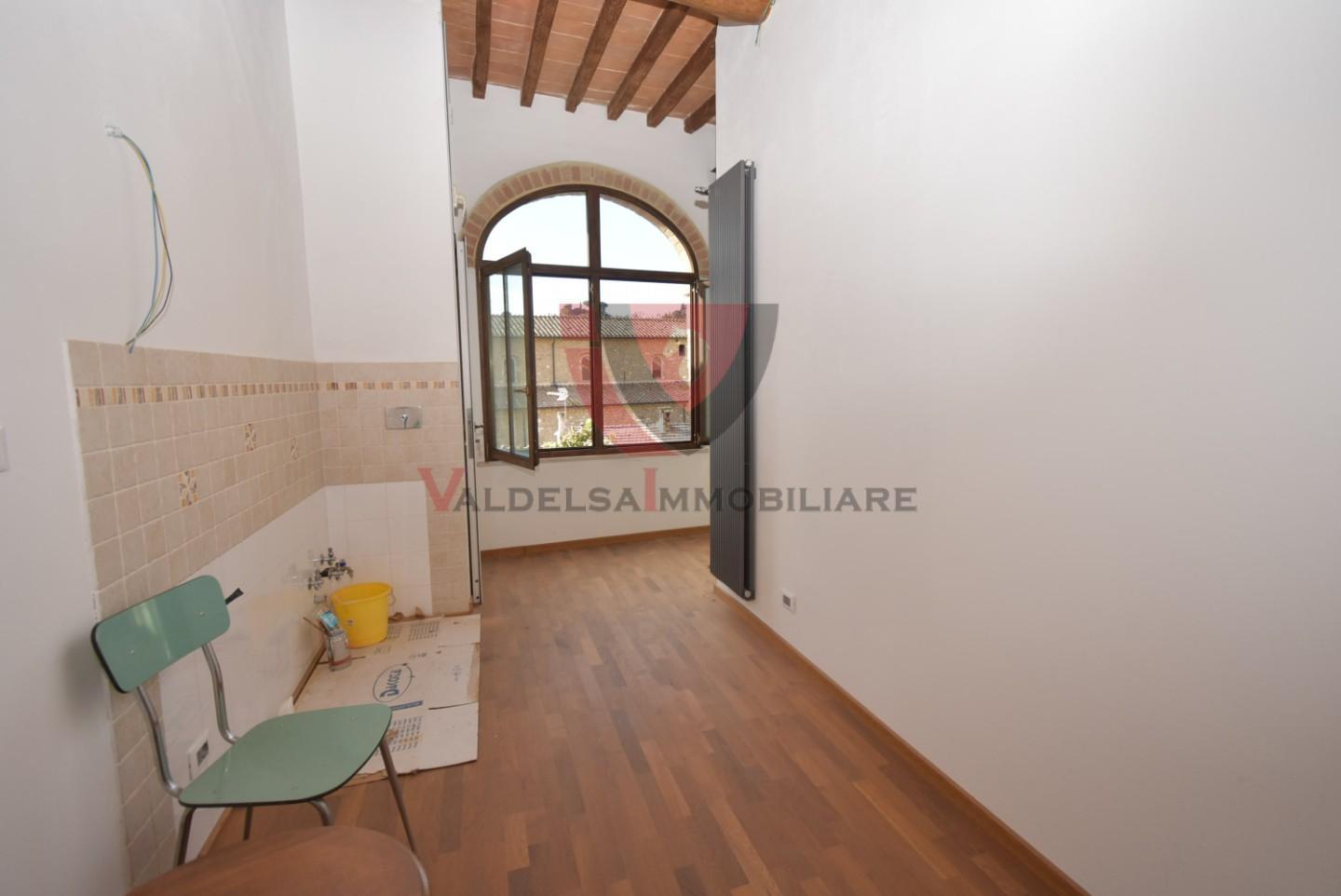 Bilocale ristrutturato, Colle di Val d'Elsa zona centro,colle bassa