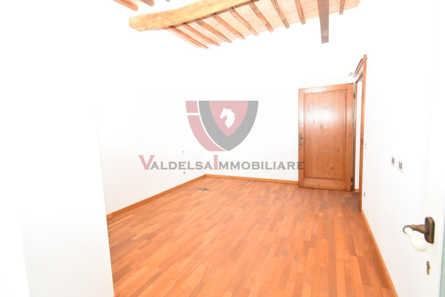 Bilocale ristrutturato, Colle di Val d'Elsa zona centro,colle bassa