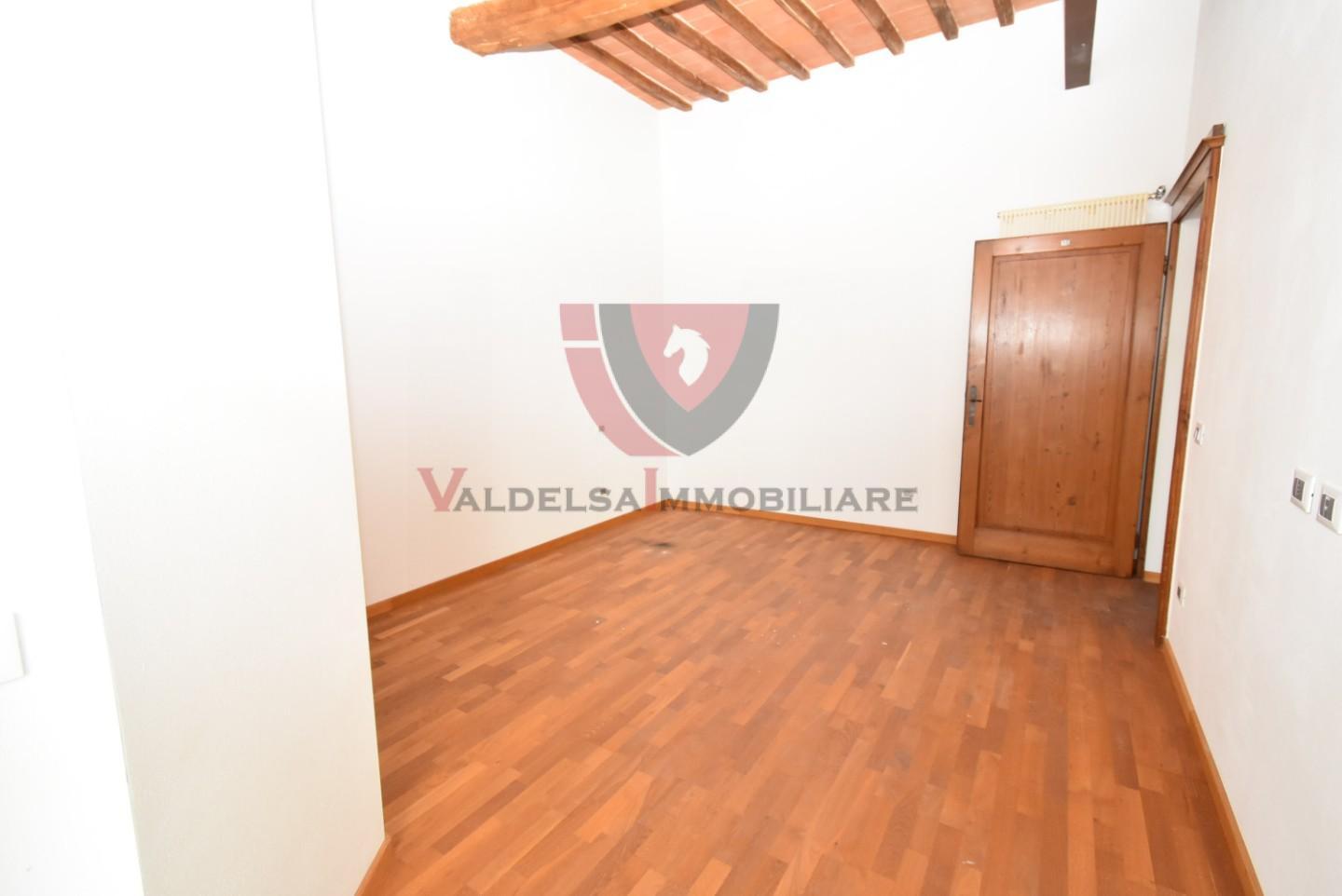 Bilocale ristrutturato, Colle di Val d'Elsa zona centro,colle bassa