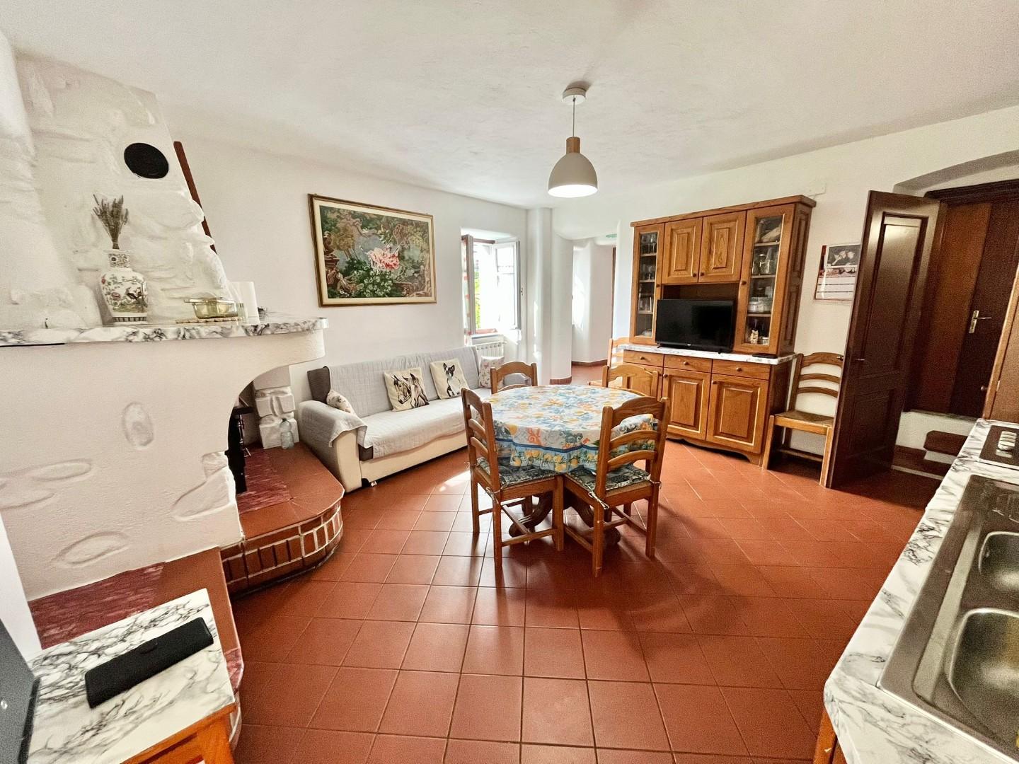 Casa indipendente con terrazzo, Massa ortola