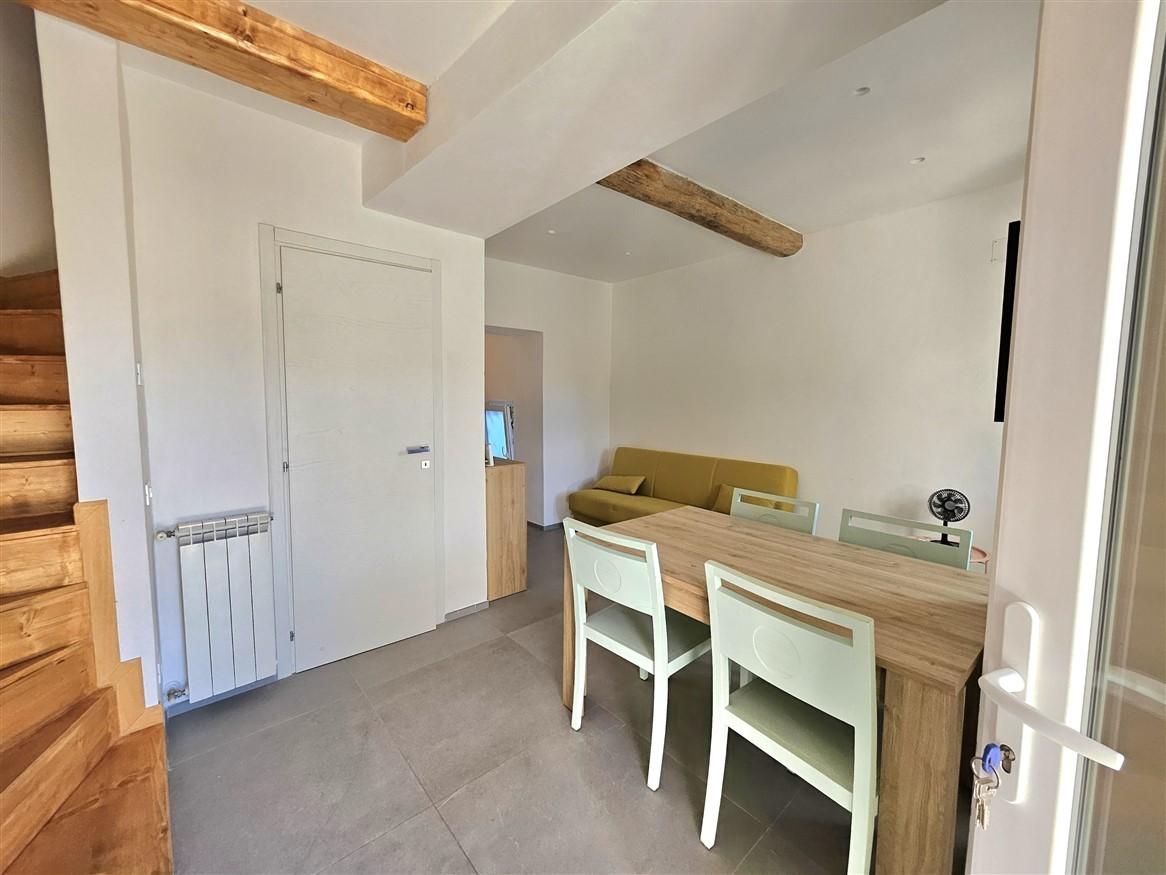 Casa indipendente con terrazzo a Massa