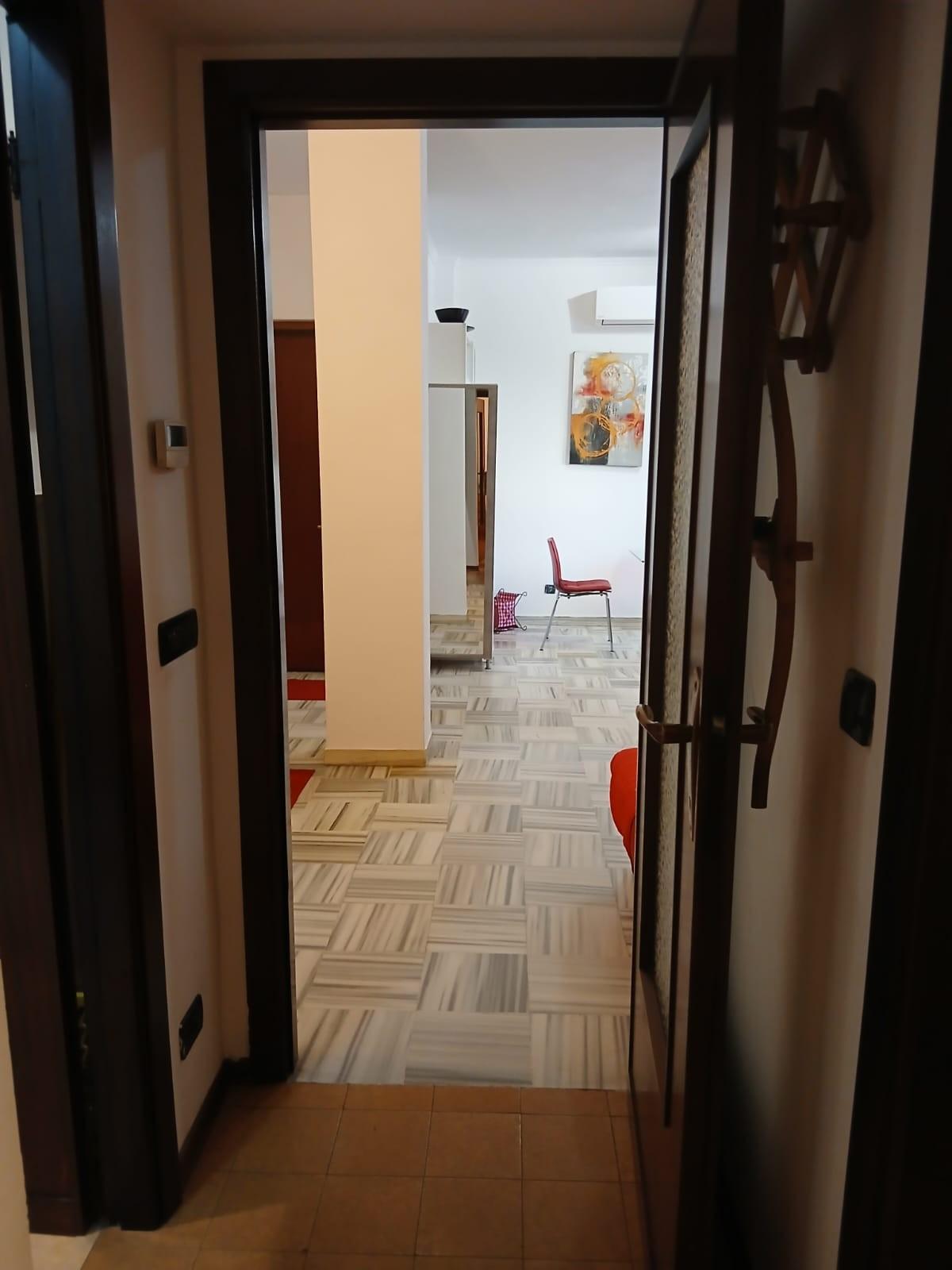 Trilocale arredato in affitto, Massa zona viali