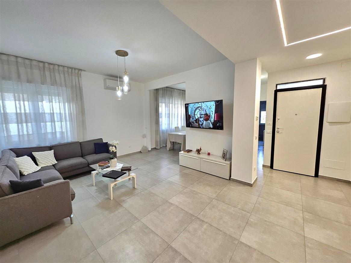 Quadrilocale ristrutturato, Carrara marina di