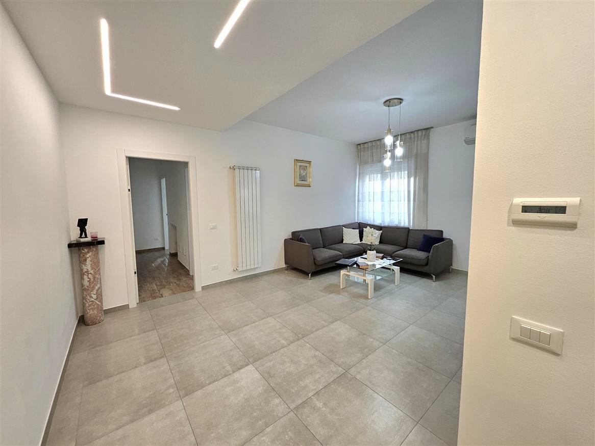 Quadrilocale ristrutturato, Carrara marina di